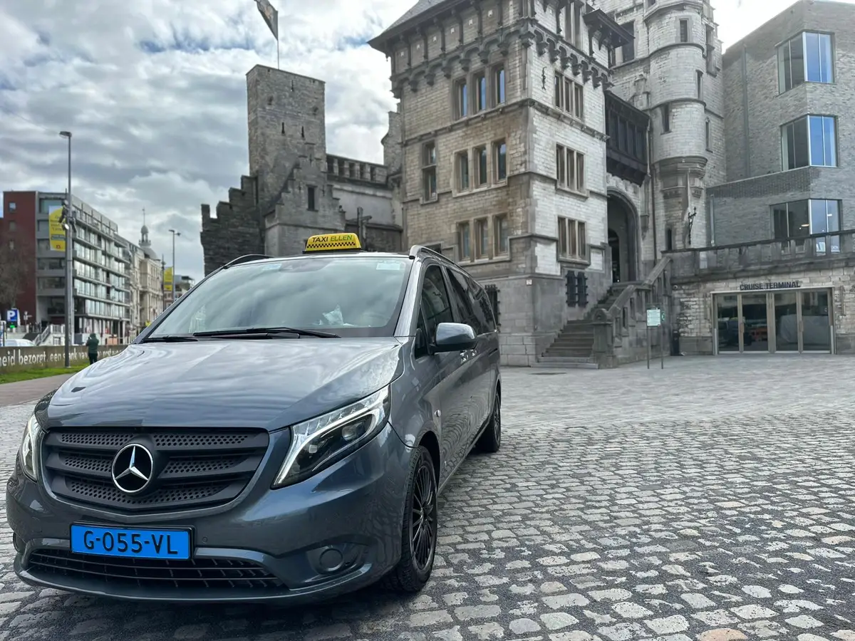Mercedes Vito taxibus voor een avondje uit – Taxi Haghorst